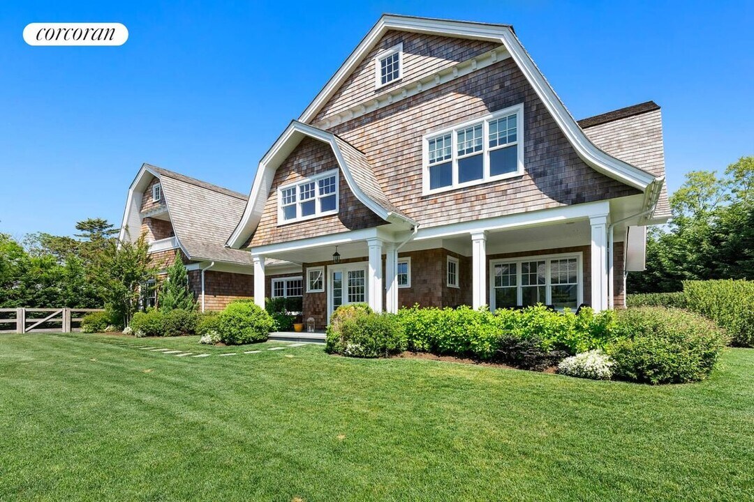 15 Allen Ct in Southampton, NY - Foto de edificio