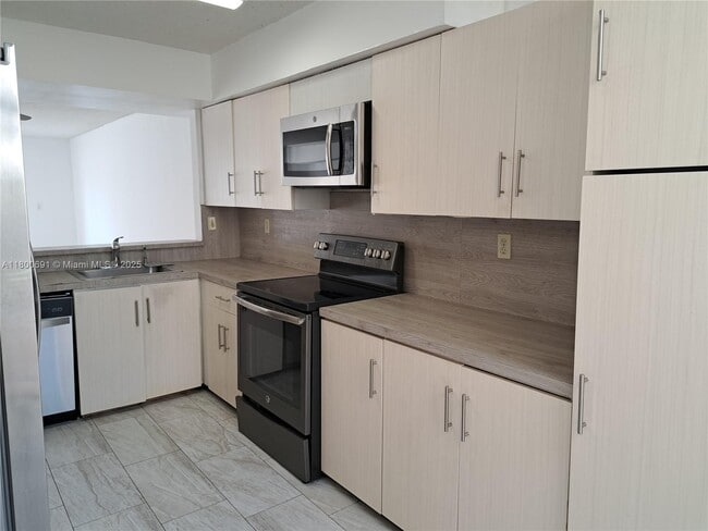 3500 Magellan Cir in Aventura, FL - Building Photo - Building Photo