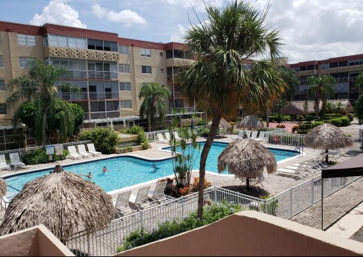 404 NW 68th Ave, Unit 213 in Plantation, FL - Building Photo