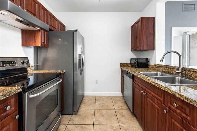 2600 SW 27th Ave, Unit PH04 in Miami, FL - Foto de edificio - Building Photo