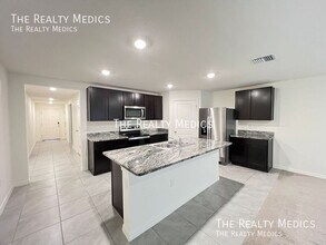 556 W Twisted Oaks Dr in Beverly Hills, FL - Building Photo - Building Photo