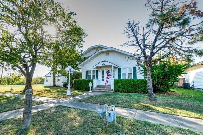 property at 108 W 5th St