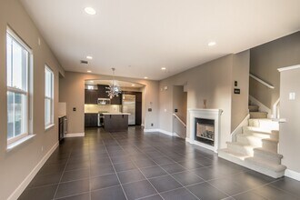 465 Magritte Way in Mountain View, CA - Building Photo - Building Photo