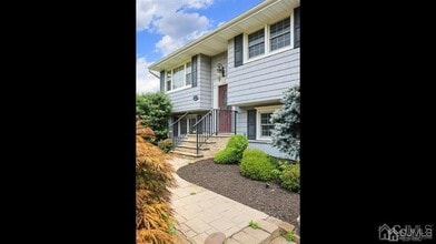 7 Stafford Dr in Piscataway, NJ - Foto de edificio - Building Photo