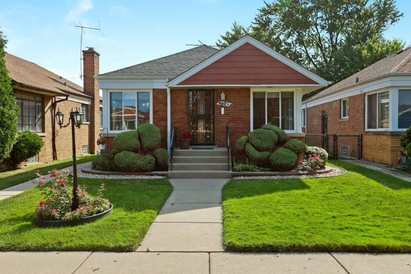 8927 S Cornell Ave in Chicago, IL - Foto de edificio