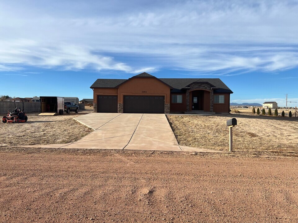 1343 N Dailey Dr in Pueblo West, CO - Building Photo
