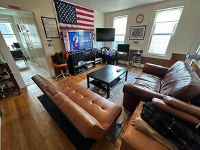 53 W 7th St, Unit 2 in Boston, MA - Foto de edificio - Building Photo