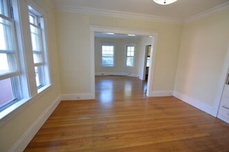 27 High St, Unit 1 in Brookline, MA - Foto de edificio - Building Photo