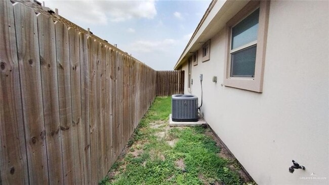 701 Cathedral Hl, Unit 3 in Edinburg, TX - Building Photo - Building Photo