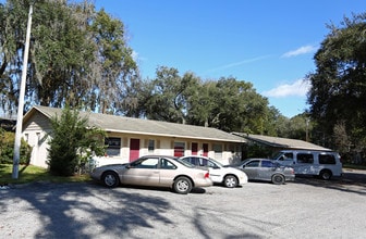 Zephyr Point Apartments in Zephyrhills, FL - Building Photo - Building Photo