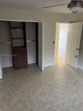 3923 NE 166th St in North Miami Beach, FL - Building Photo - Building Photo