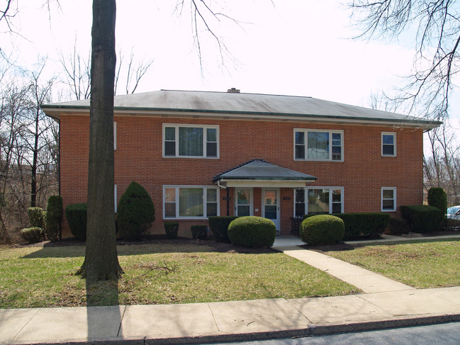 4203 Sussex Dr in Harrisburg, PA - Foto de edificio - Building Photo