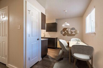 7945 Gault St in Austin, TX - Building Photo - Building Photo