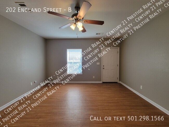 202 England St-Unit -B in Lonoke, AR - Building Photo - Building Photo