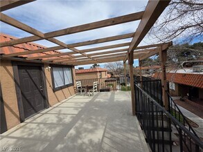 241 Misty Isle Ln in Las Vegas, NV - Building Photo - Building Photo