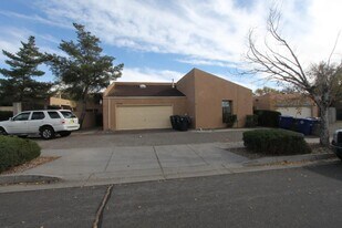 5320 Heritage Way NE in Albuquerque, NM - Building Photo