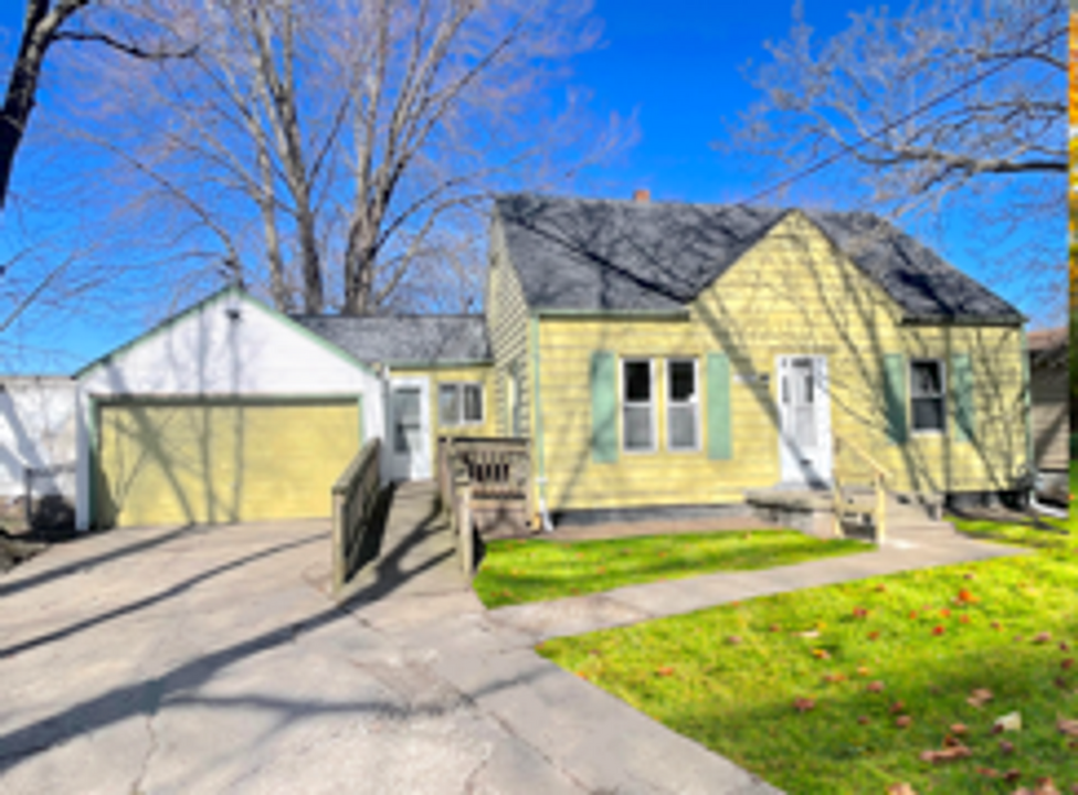 1901 Fredonia Ave in Toledo, OH - Building Photo