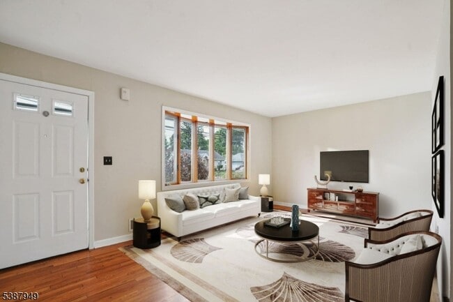 10 Donnalin Pl in Clifton, NJ - Building Photo - Building Photo