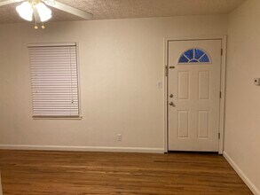 585 Brittain Rd in Akron, OH - Building Photo - Building Photo