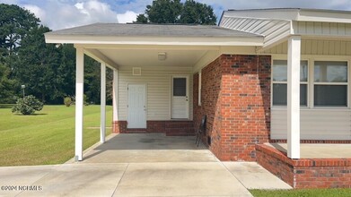 19 Collins Dr in Midway Park, NC - Foto de edificio - Building Photo