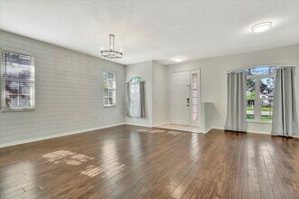 5318 Colony Meadows Ln in Sarasota, FL - Building Photo - Building Photo