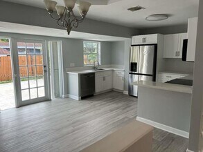 17541 NE 4th Ave in North Miami Beach, FL - Building Photo - Building Photo