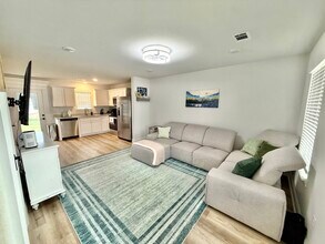 1007 Middle Ln in Gulfport, MS - Building Photo - Building Photo