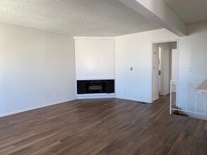 741 Manhattan Beach Blvd in Manhattan Beach, CA - Building Photo - Building Photo