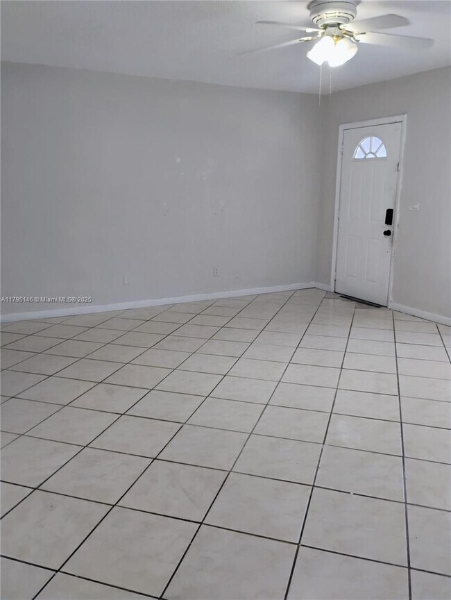 252 S Biscayne River Dr in Miami, FL - Building Photo - Building Photo