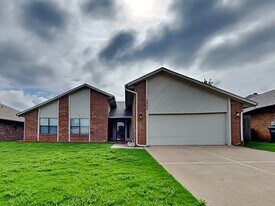 2200 Sandy Creek Trail in Edmond, OK - Building Photo