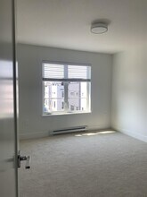 2075 Oak Meadows Dr in Surrey, BC - Building Photo - Building Photo