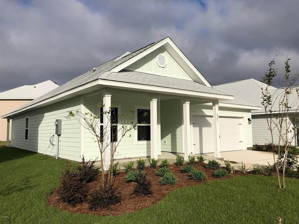 223 Moonraker Cir in Panama City Beach, FL - Building Photo