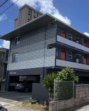 445 Kaiolu St, Unit 507 in Honolulu, HI - Building Photo - Building Photo