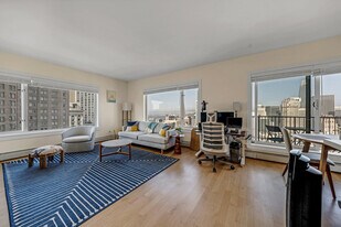 899 Pine St in San Francisco, CA - Building Photo