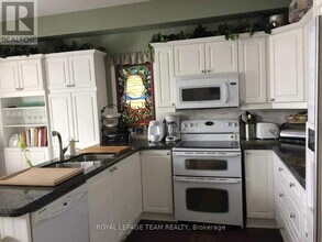 242 Colbert Crescent in Ottawa, ON - Building Photo - Building Photo