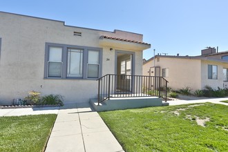 318 Buena Vista St in Hemet, CA - Foto de edificio - Building Photo