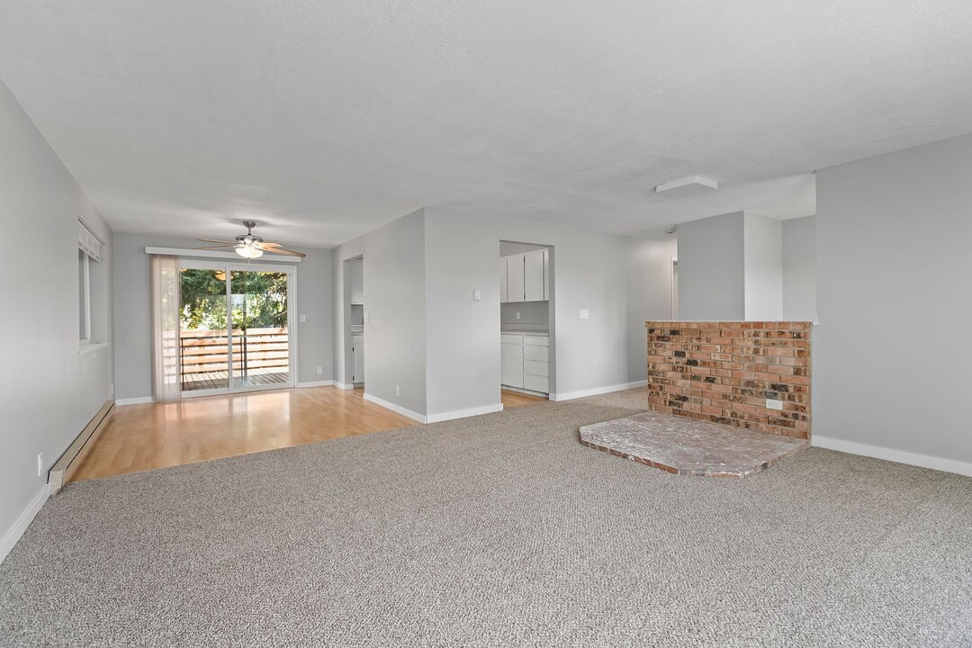 6817 SW Oak St-Unit -1 in Tigard, OR - Building Photo