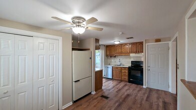 1710 N Raynor Ave in Crest Hill, IL - Building Photo - Building Photo