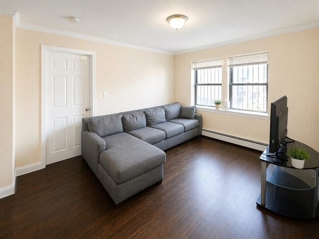 property at 435 Walnut Ave