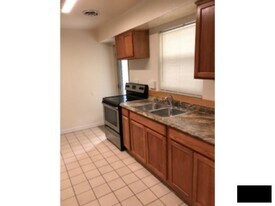 112 Crescent Lake Dr in North Fort Myers, FL - Building Photo