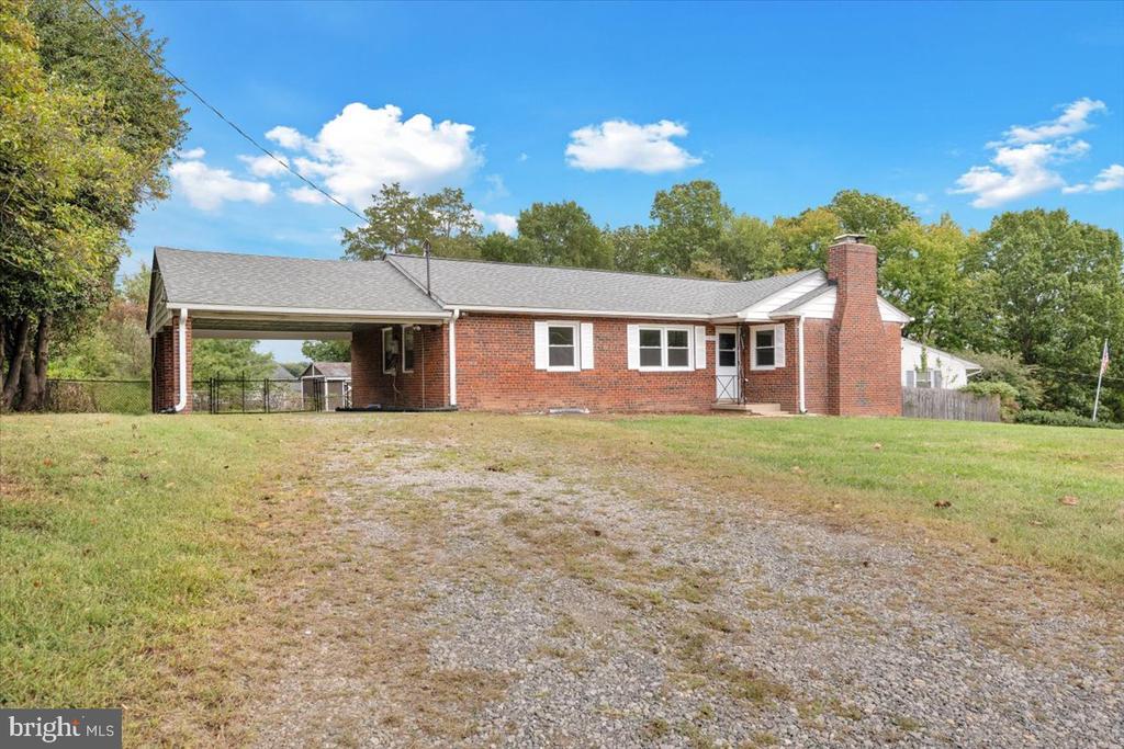 5835 Lebanon Rd in Alexandria, VA - Building Photo