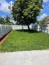 413 N E St in Lake Worth Beach, FL - Building Photo - Building Photo