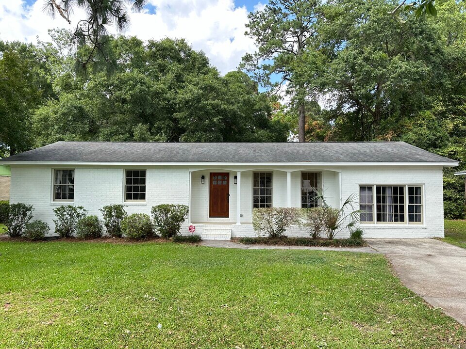 1350 Pocahontas St in Mount Pleasant, SC - Building Photo