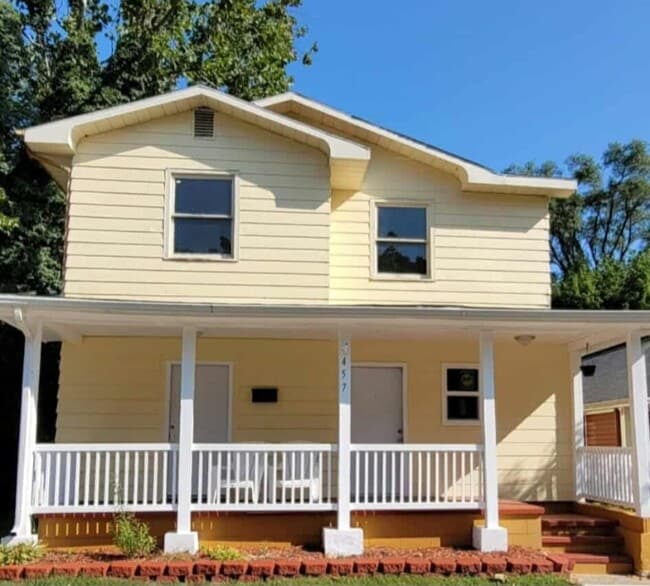 457 Vineyard Ave in Benton Harbor, MI - Foto de edificio - Building Photo