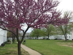 Mount Vernon Apartments in Topeka, KS - Foto de edificio - Building Photo