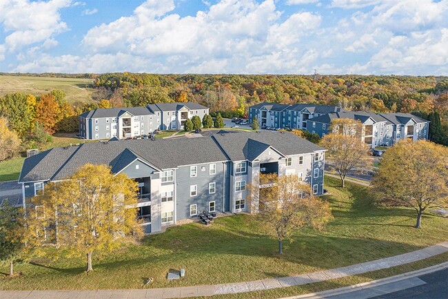 ASPEN BLUFF APARTMENTS in Peoria, IL - Building Photo - Building Photo