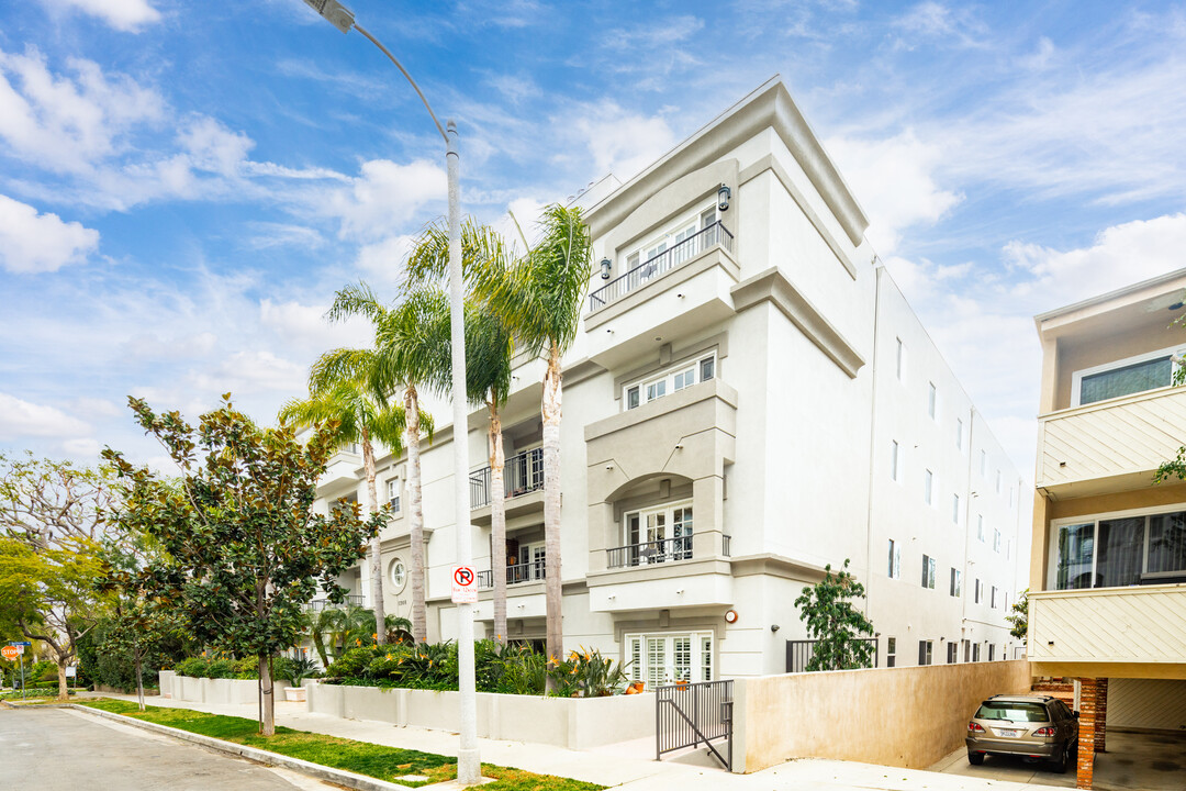 11908 Darlington Ave in Los Angeles, CA - Building Photo