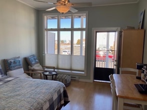 39 Brown Ave in Hampton, NH - Foto de edificio - Building Photo