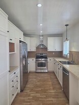 985 Phillips Ave in Petaluma, CA - Building Photo