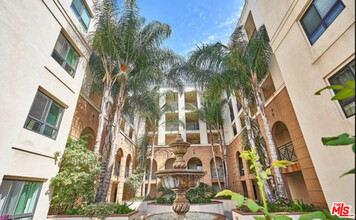 311 S Gramercy Pl in Los Angeles, CA - Foto de edificio - Building Photo